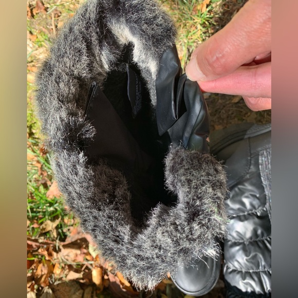 Weatherproof Black Quilted All Weather Footwear/Faux Fur Size 8 - Picture 6 of 10